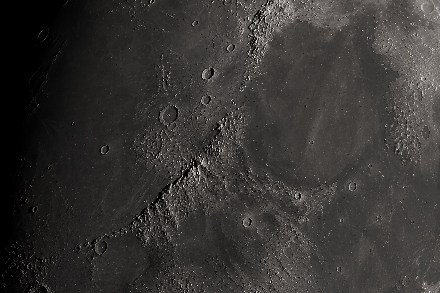 Montes Apenninus auf dem Mond
