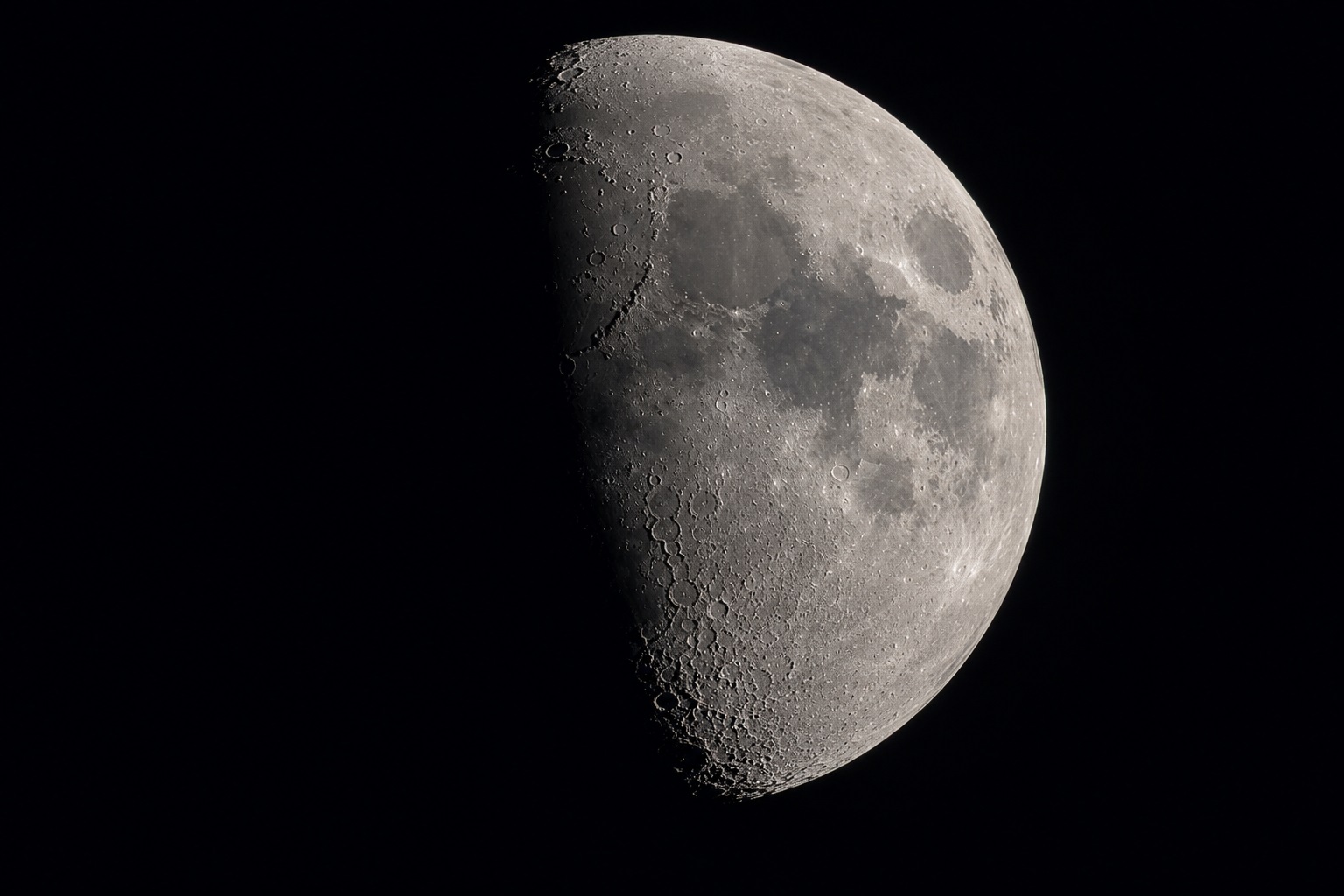 Licht und Schatten auf dem Mond