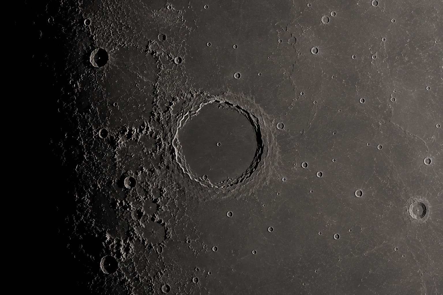 Plato Krater auf dem Mond